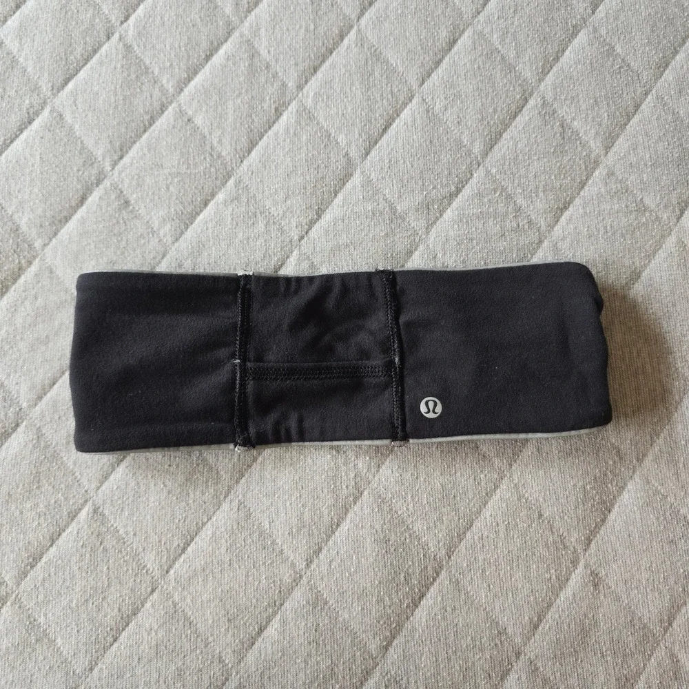 Lululemon Black Earwarmer Set my ponytail free window